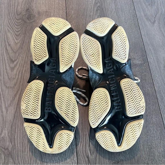 Balenciaga Triple S - Picture 4 of 10